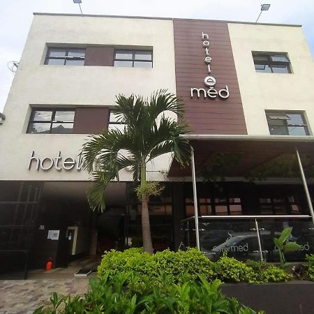 Hotel Med 70 ميديلين المظهر الخارجي الصورة