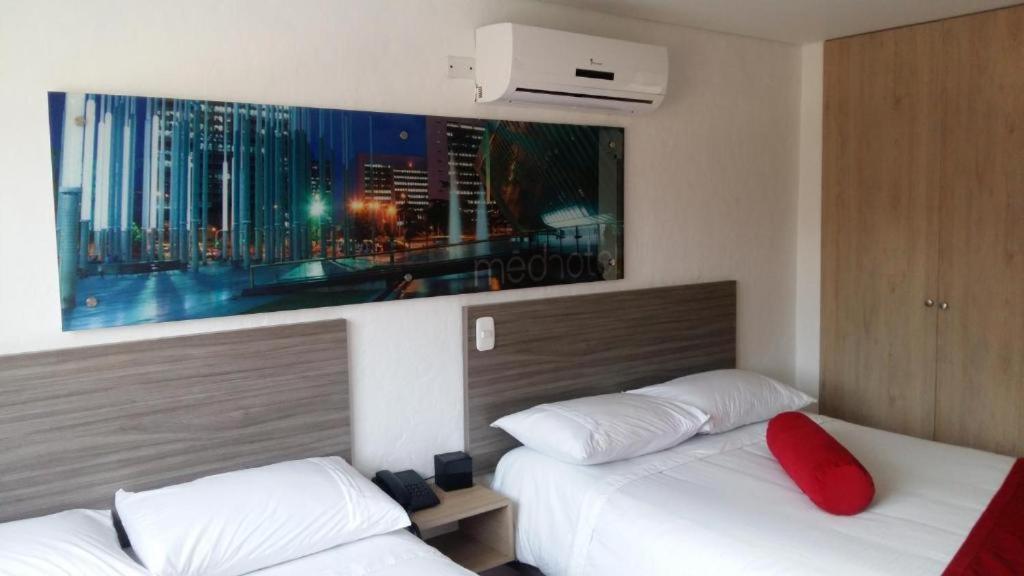 Hotel Med 70 ميديلين المظهر الخارجي الصورة
