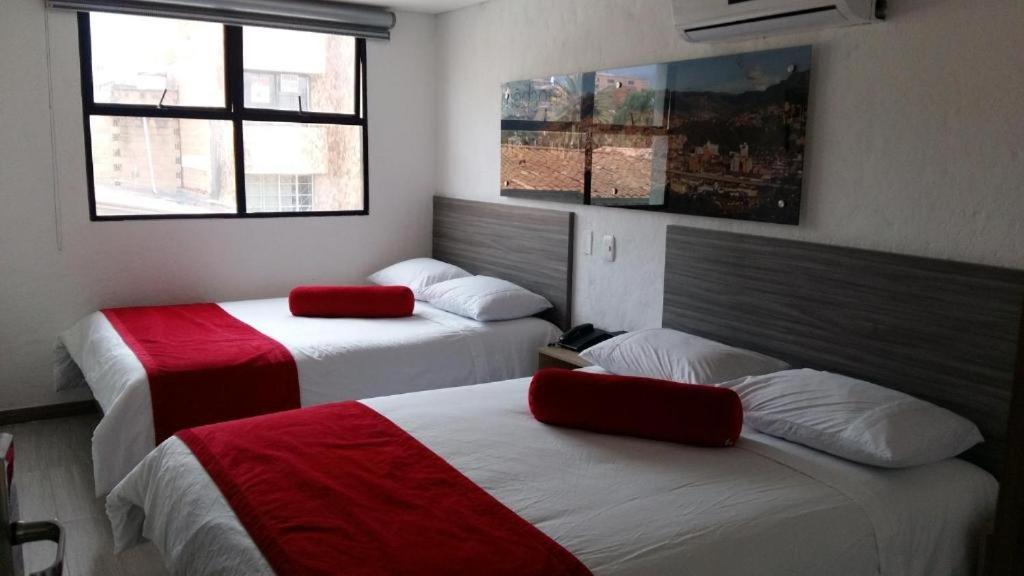 Hotel Med 70 ميديلين المظهر الخارجي الصورة