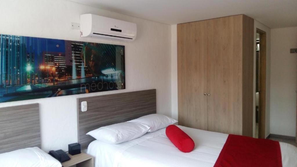 Hotel Med 70 ميديلين المظهر الخارجي الصورة