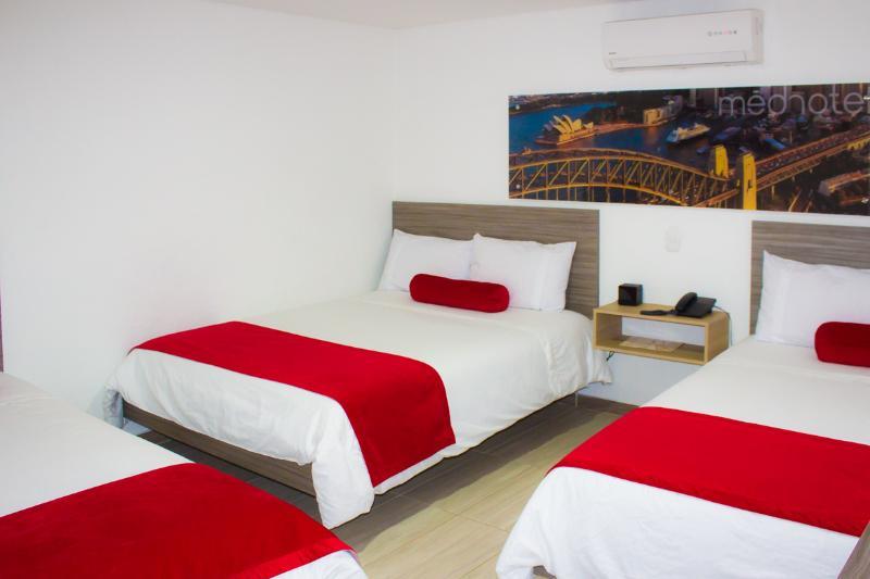 Hotel Med 70 ميديلين المظهر الخارجي الصورة